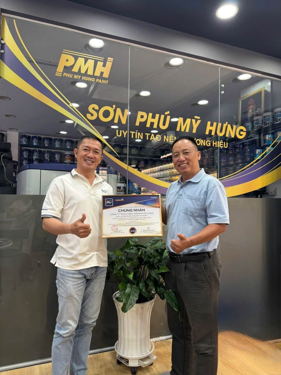 Tư vấn khách hàng tại Trung tâm pha màu chính hãng AkzoNobel Việt Nam